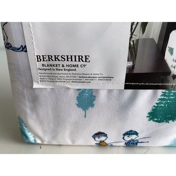 Peanuts Snoopy Charlie Brown Linus Skiing Holiday Christmas TWIN SIZE Sheet Set - Picture 10 of 15